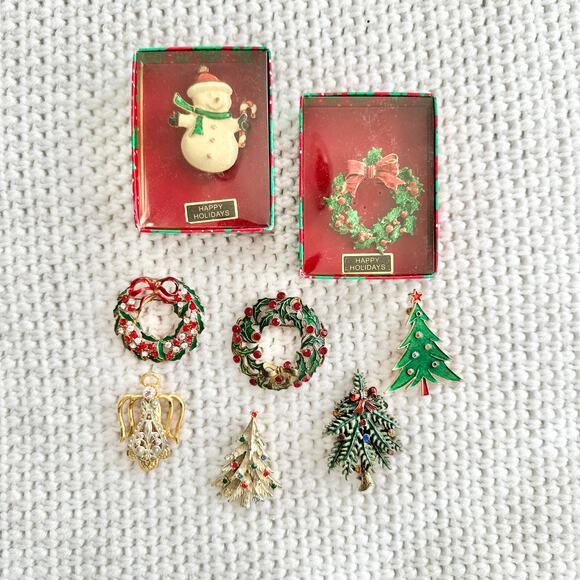 Holiday Christmas Lot Set of 8 Tree Snowman Wreath Angel Vintage Brooch Pins - Picture 1 of 12
